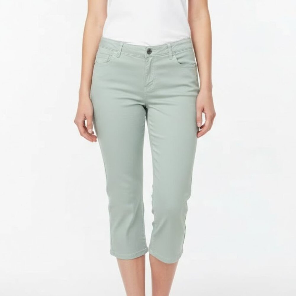 Simply Vera Vera Wang Sage Green Denim Capris Size 10